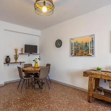 Guest Host - Stylish Near Trastevere! Apartmán *