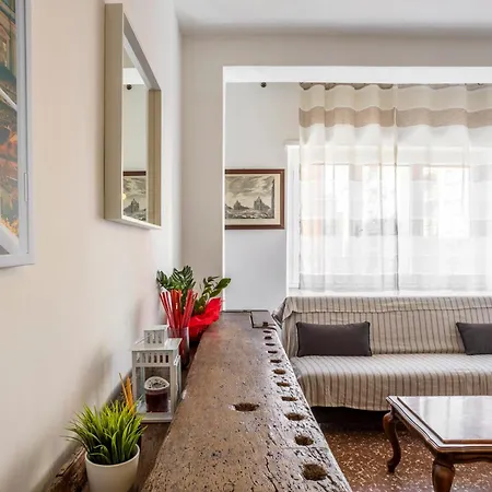 Guest Host - Stylish Near Trastevere!