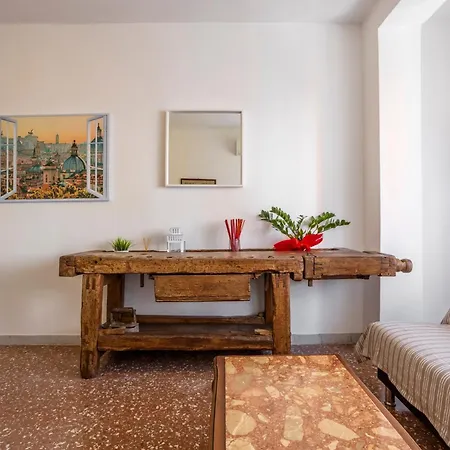 Guest Host - Stylish Near Trastevere! Apartmán