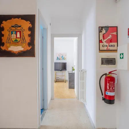 Guest Host - Stylish Near Trastevere! Apartmán *