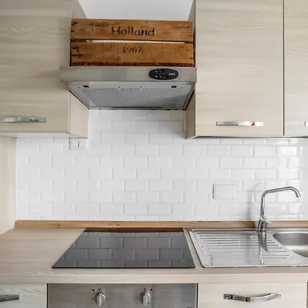 Guest Host - Stylish Near Trastevere! Apartmán