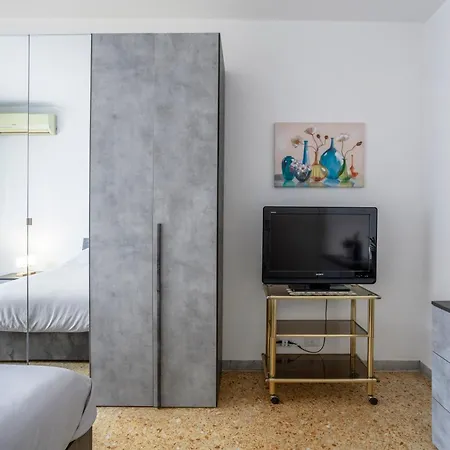 Guest Host - Stylish Near Trastevere! * Řím